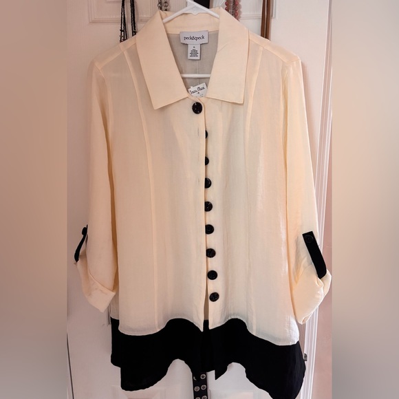Peck & Peck Tops - NWT Peck & Peck XL Cream Button-Up Blouse with Black Accents
